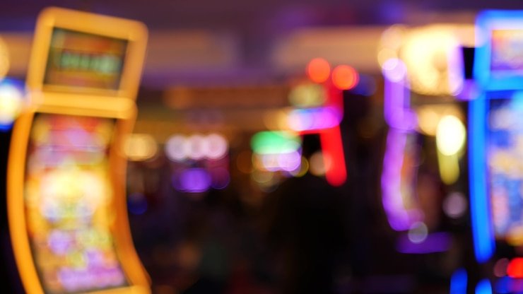 hgo909 slot mobile app screens showing login and live-dealer table interface